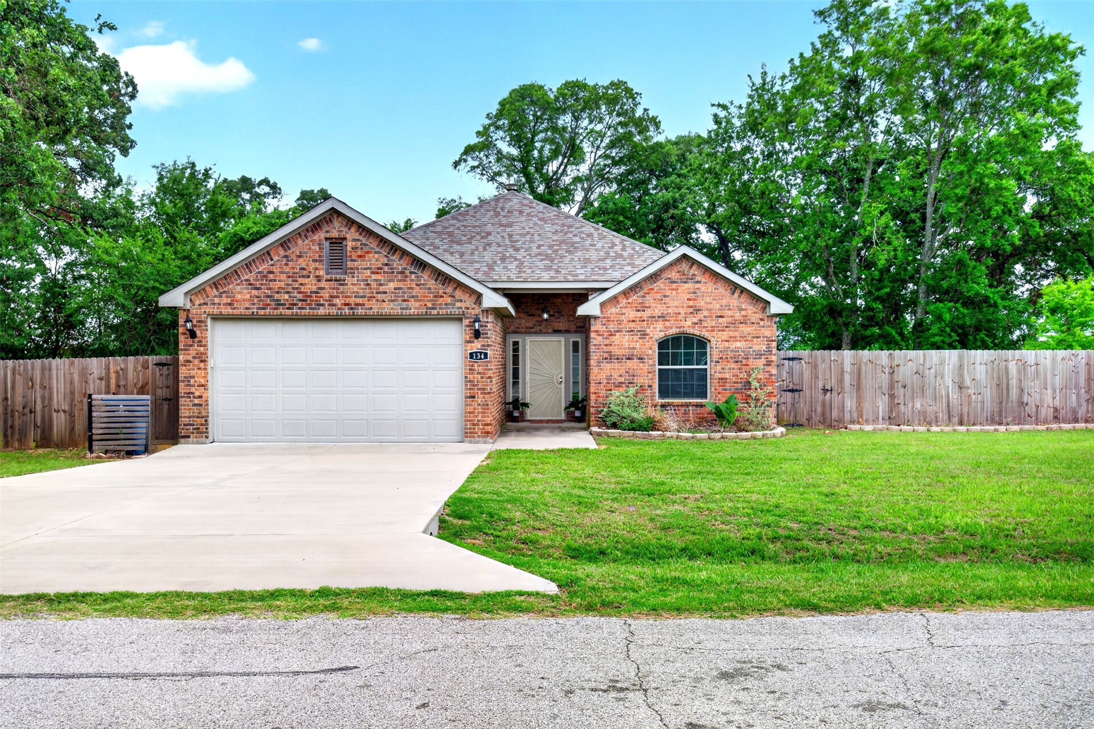 134 Towering Oaks Tool TX 75143