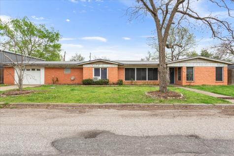 421 S 10th Avenue Teague TX 75860