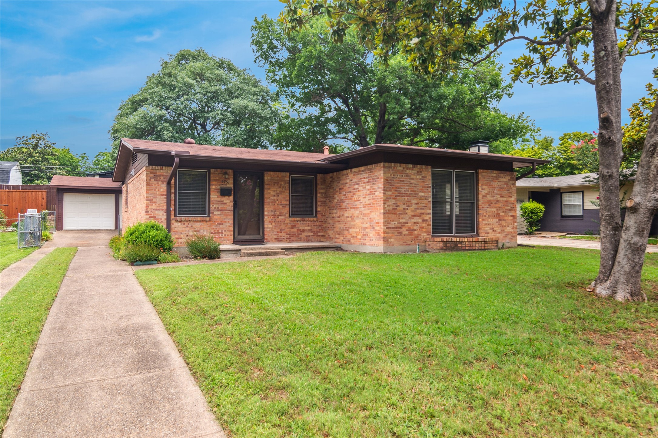 9751 Twin Creek Drive Dallas TX 75228
