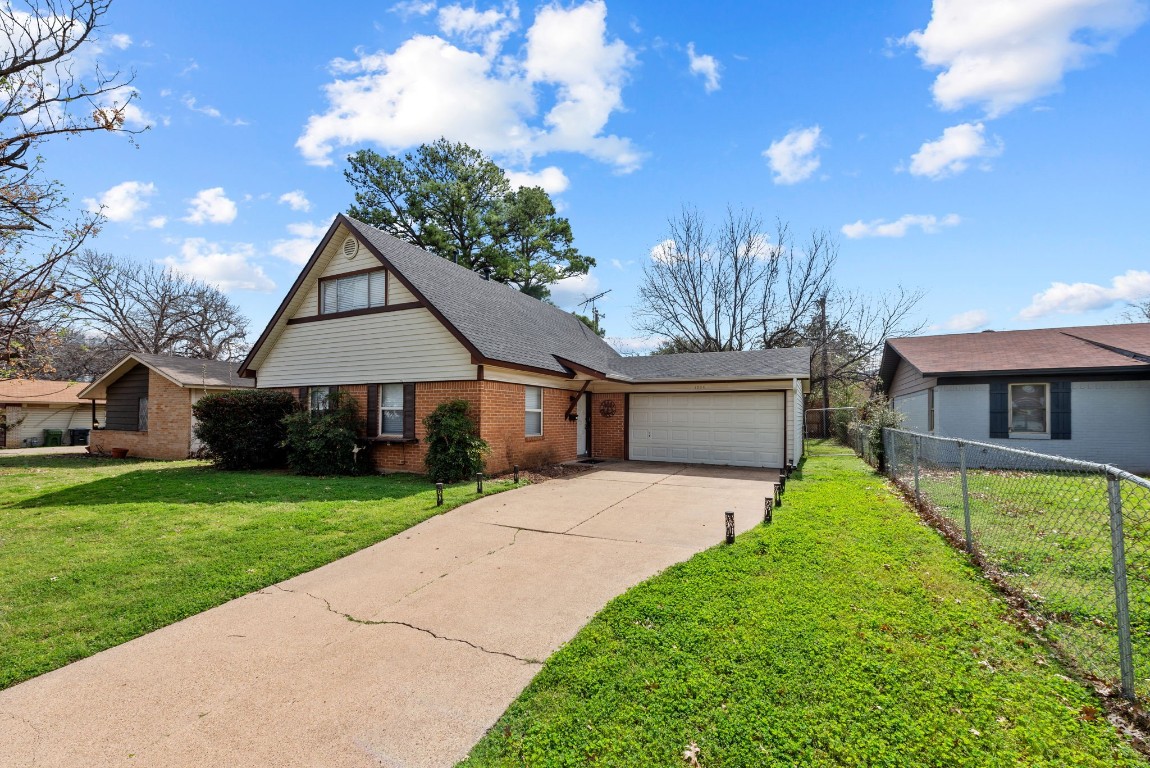 1206 Woodbrook Street Arlington TX 76011