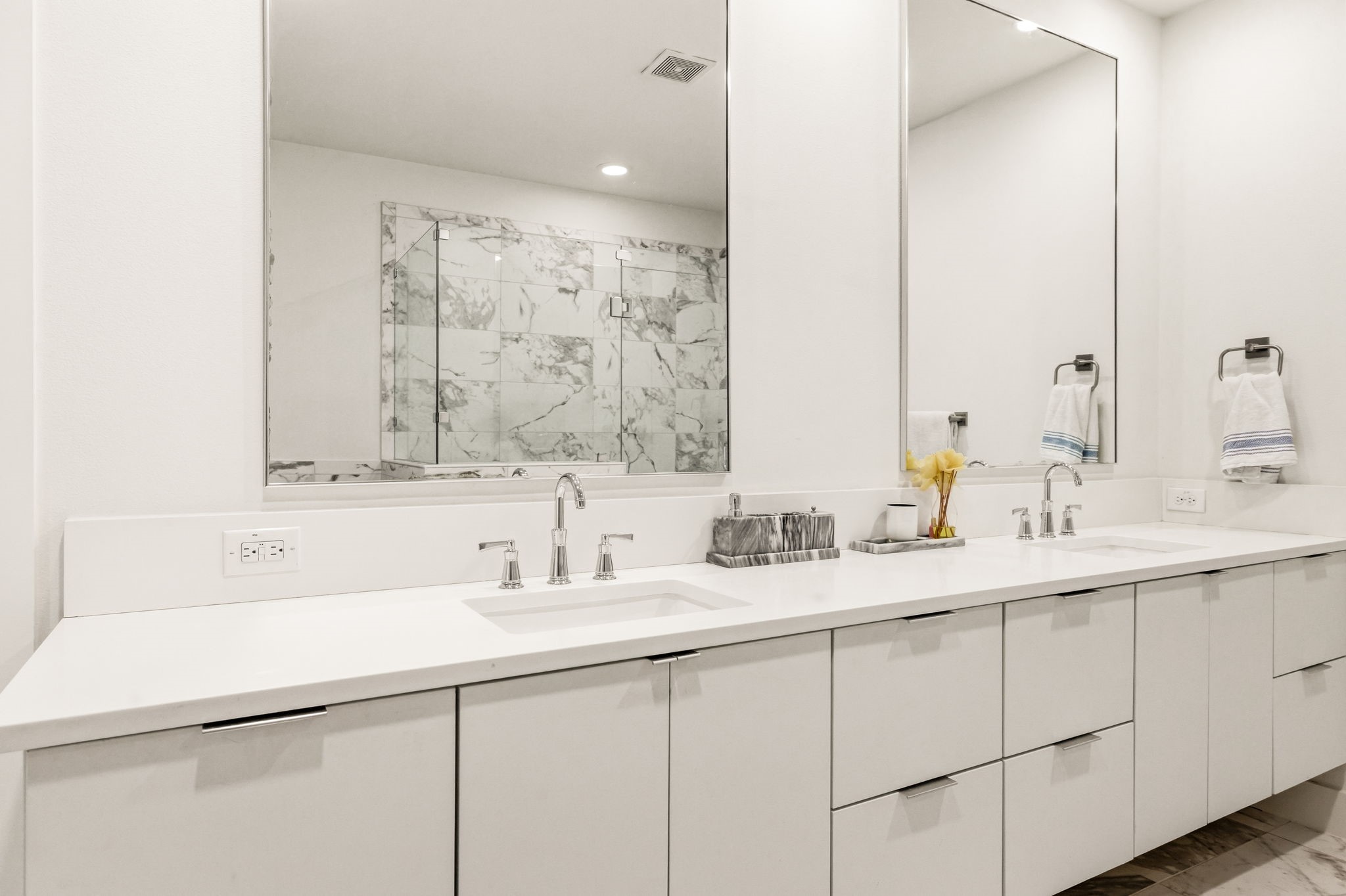 4827 Newmore Avenue Dallas TX 75209