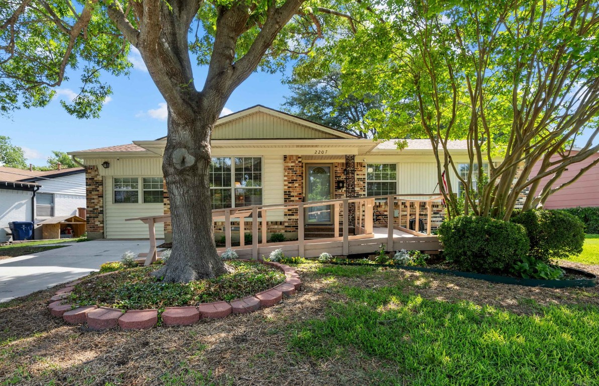 2207 English Drive Garland TX 75041