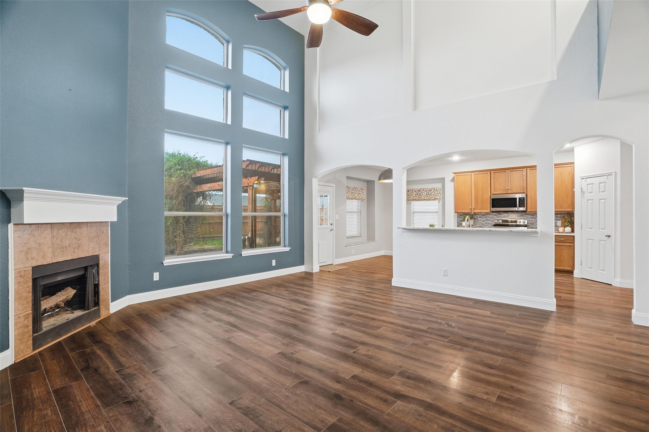 508 Lakeview Circle Burleson TX 76028