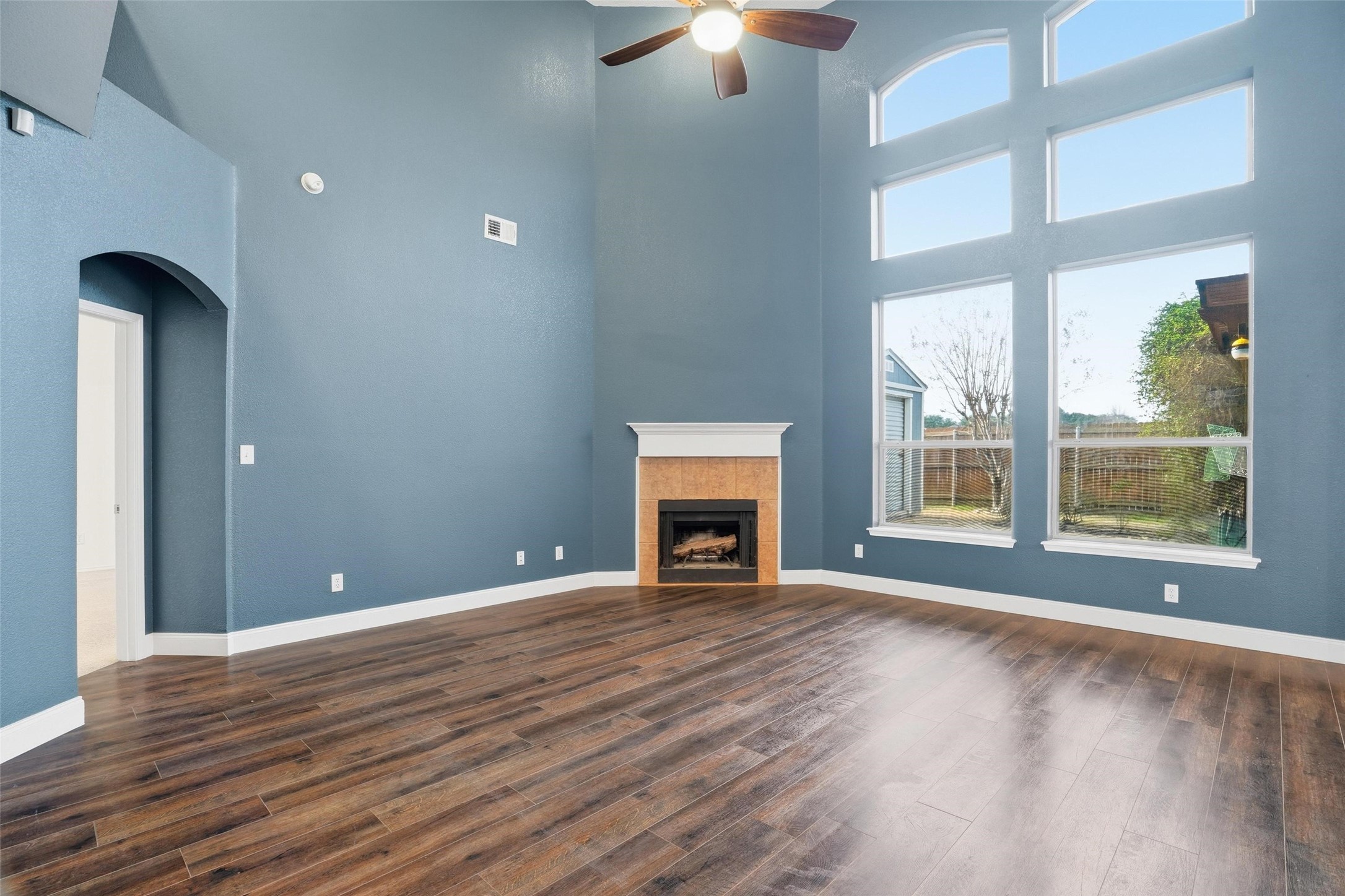 508 Lakeview Circle Burleson TX 76028