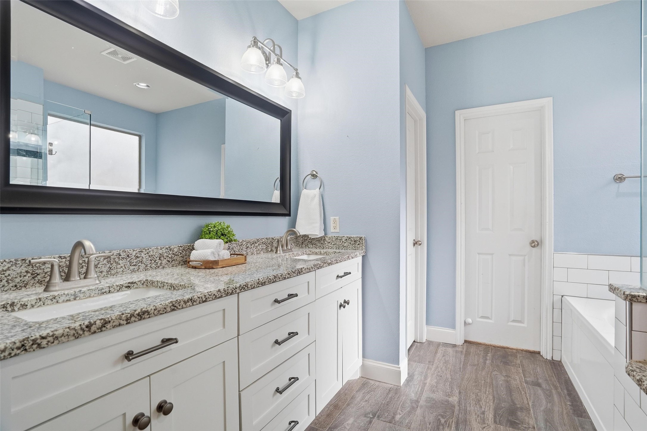 508 Lakeview Circle Burleson TX 76028
