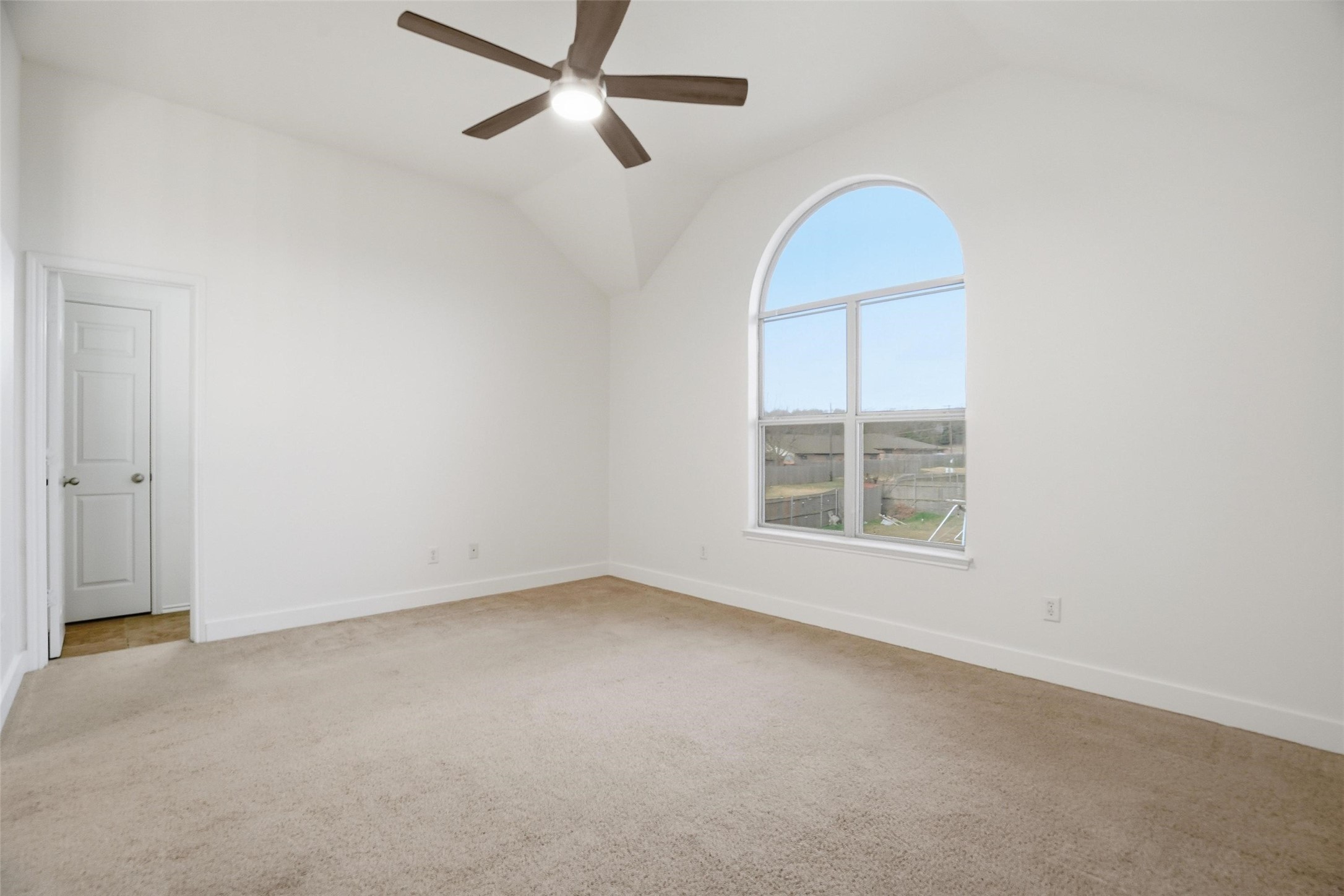 508 Lakeview Circle Burleson TX 76028
