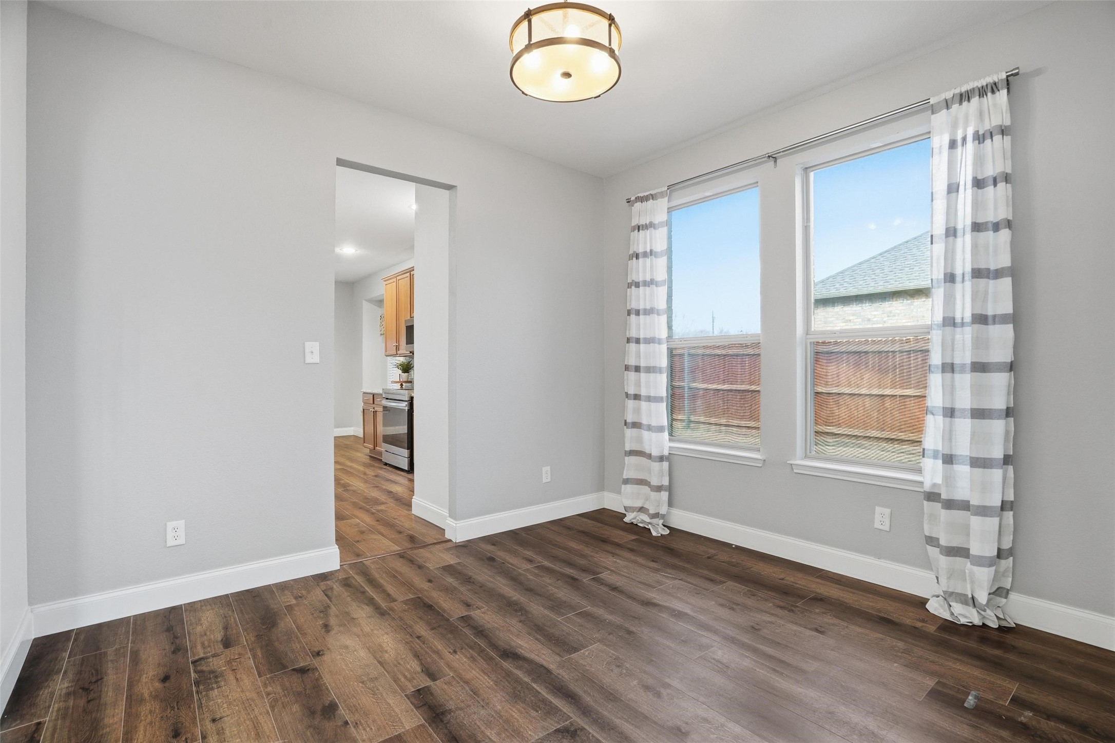508 Lakeview Circle Burleson TX 76028