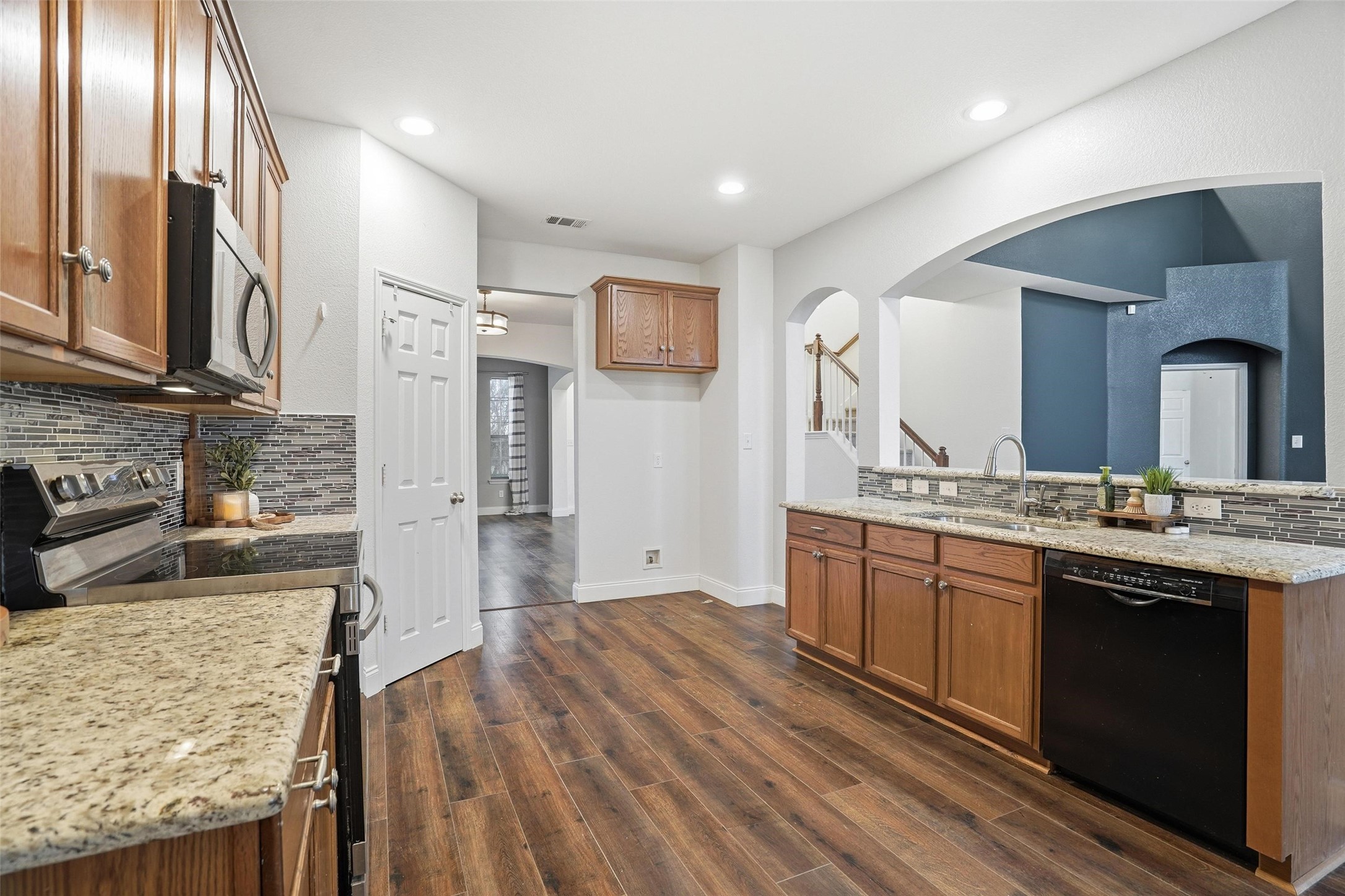 508 Lakeview Circle Burleson TX 76028