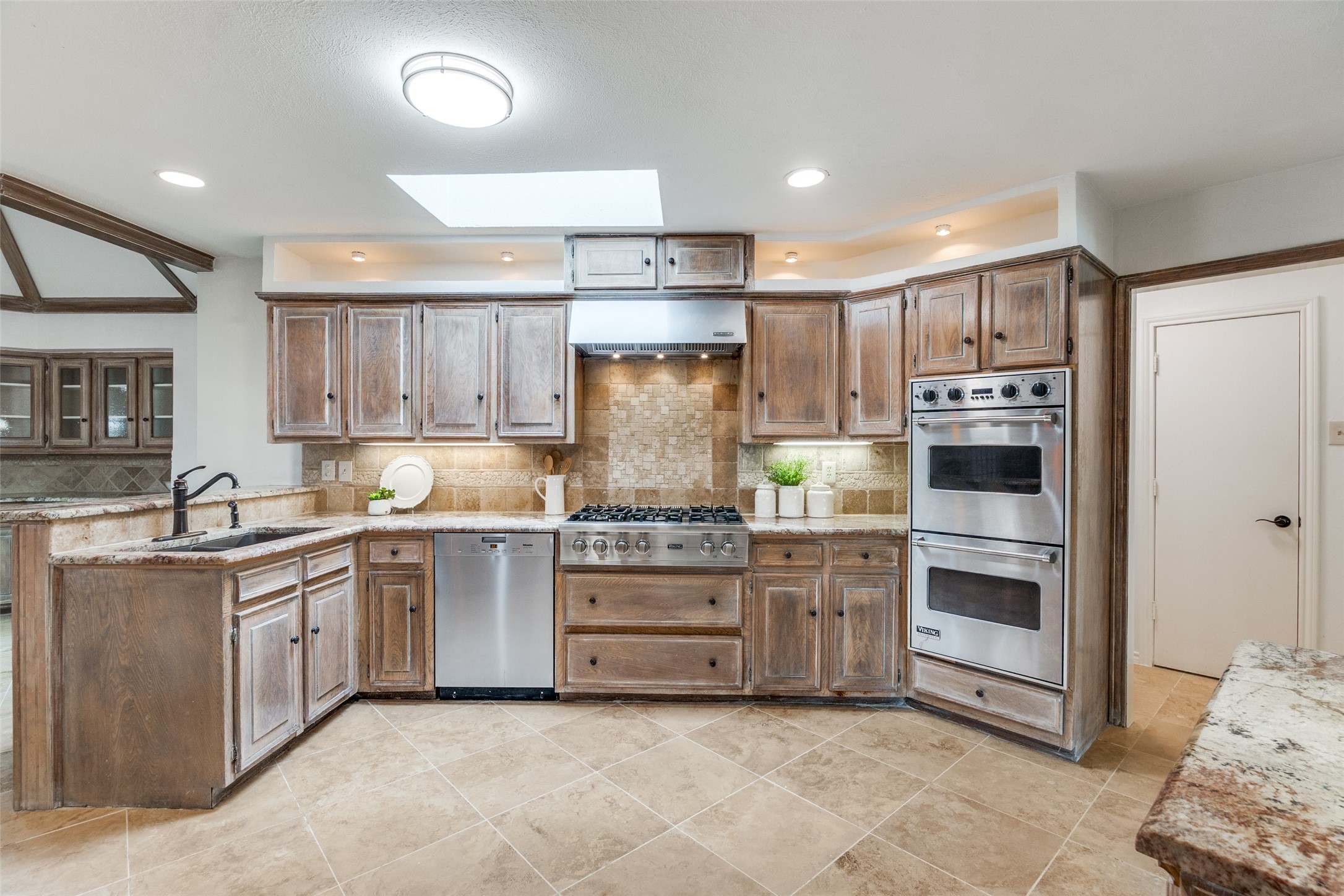 6844 Leameadow Drive Dallas TX 75248