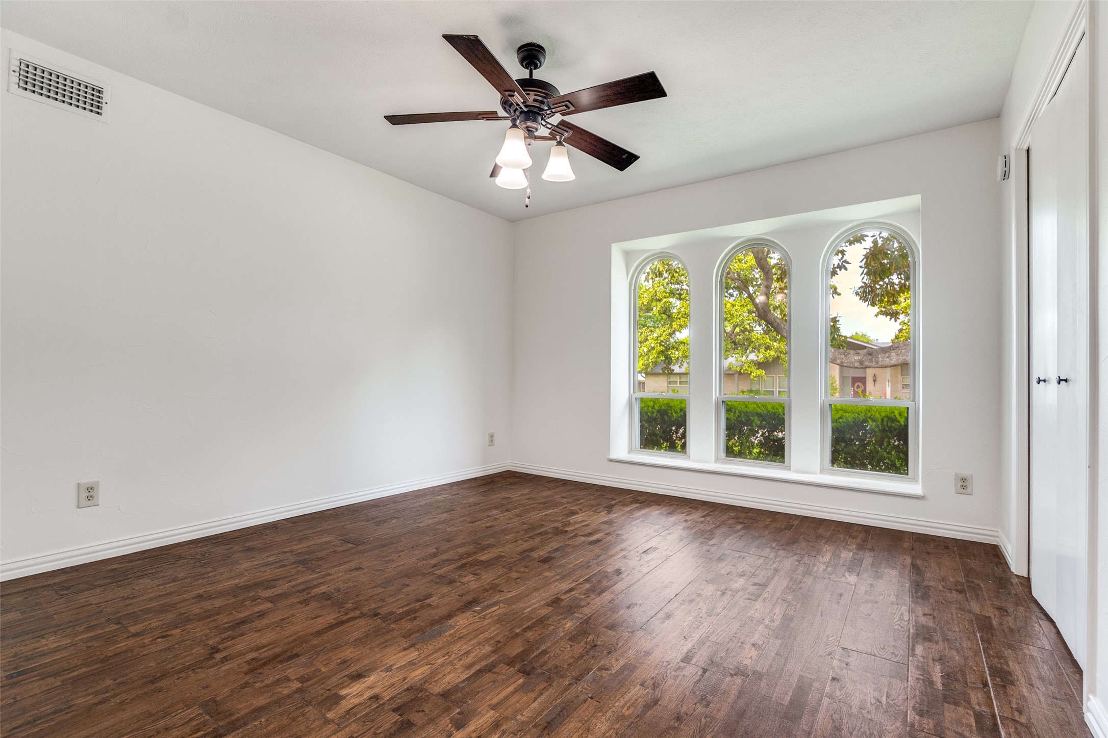 6844 Leameadow Drive Dallas TX 75248