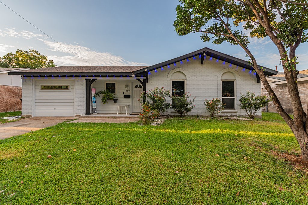 1209 Shorecrest Drive Garland TX 75040