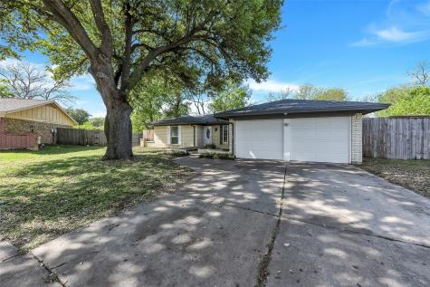 1800 W Queens Court Arlington TX 76014