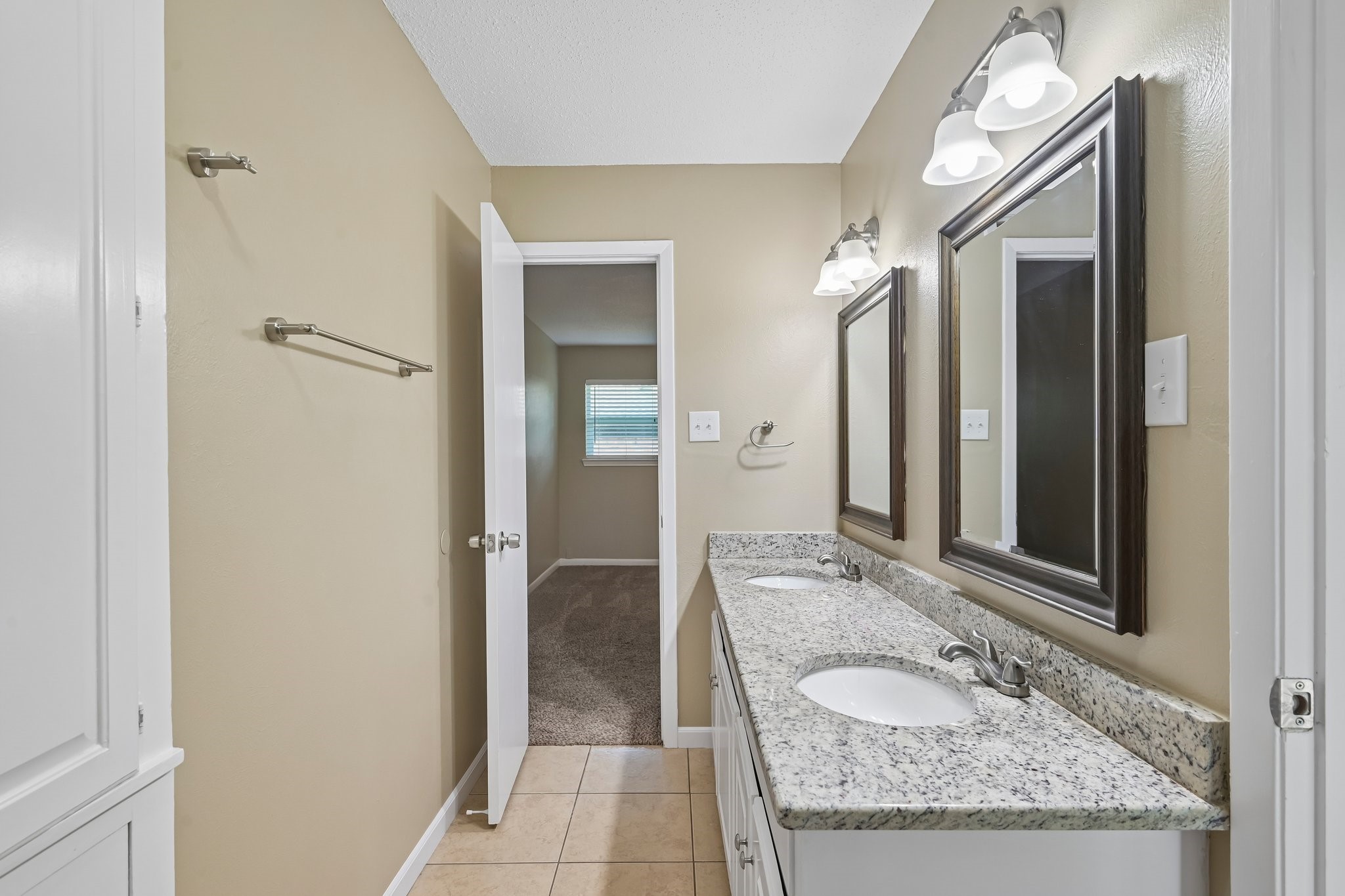 1707 Park Ridge Terrace Arlington TX 76012