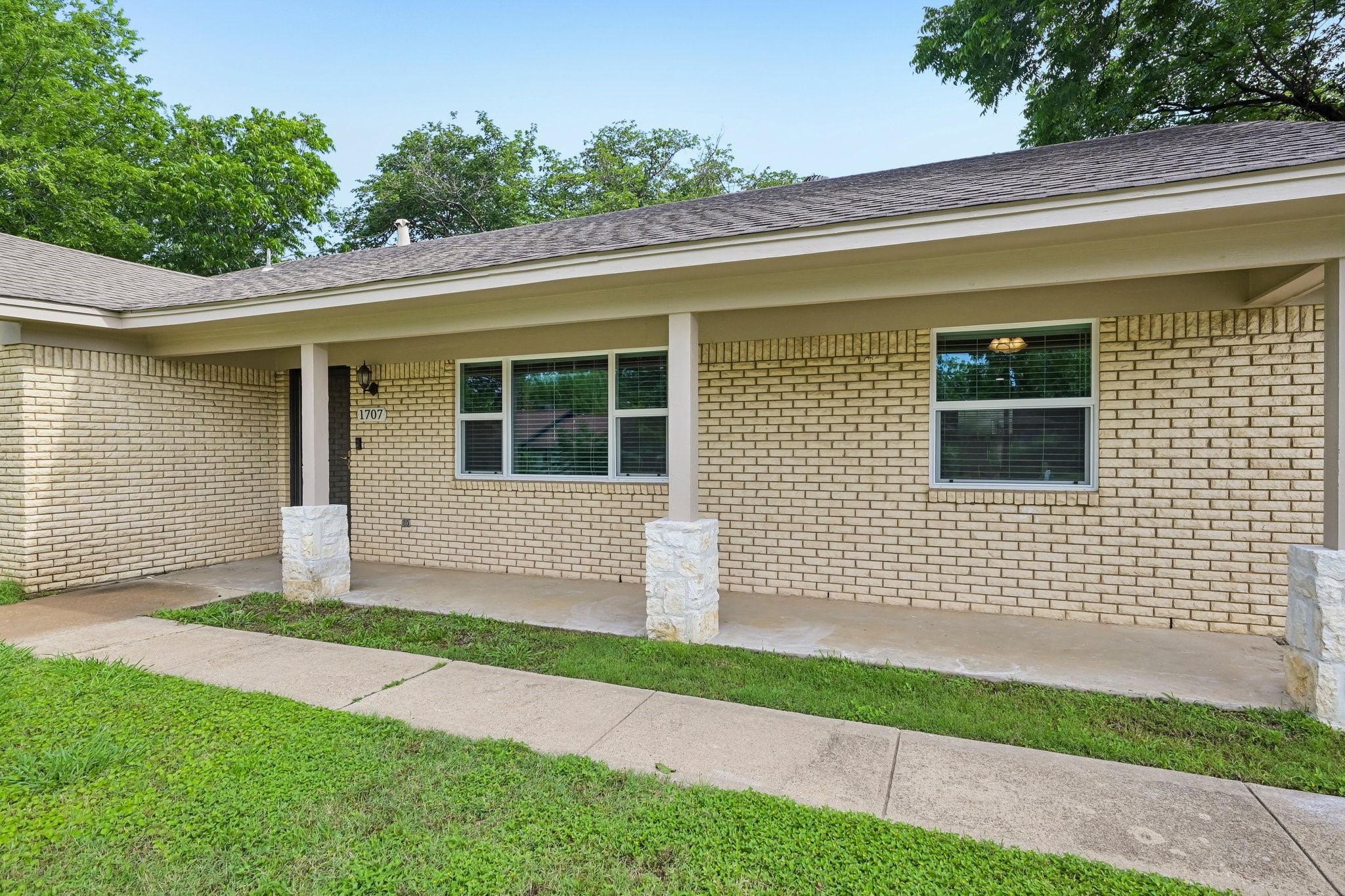 1707 Park Ridge Terrace Arlington TX 76012