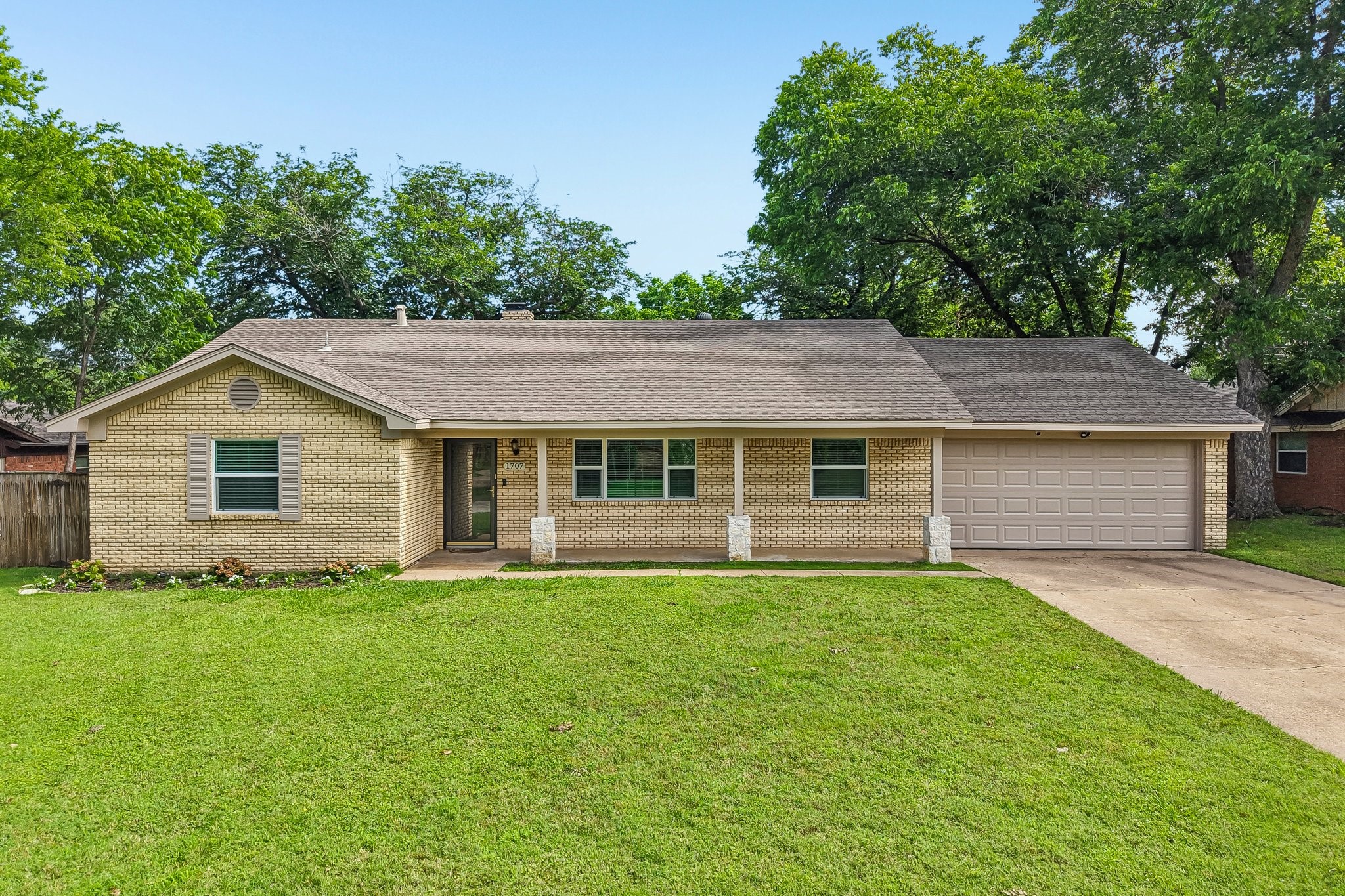 1707 Park Ridge Terrace Arlington TX 76012