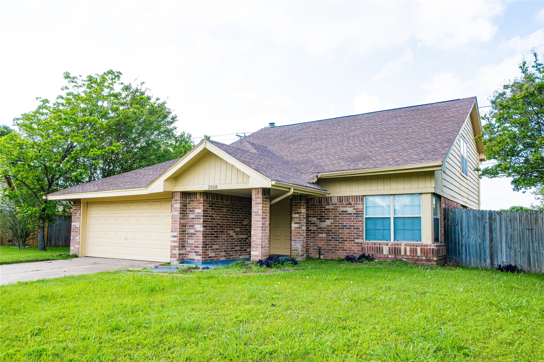 2558 Slaton Drive Grand Prairie TX 75052