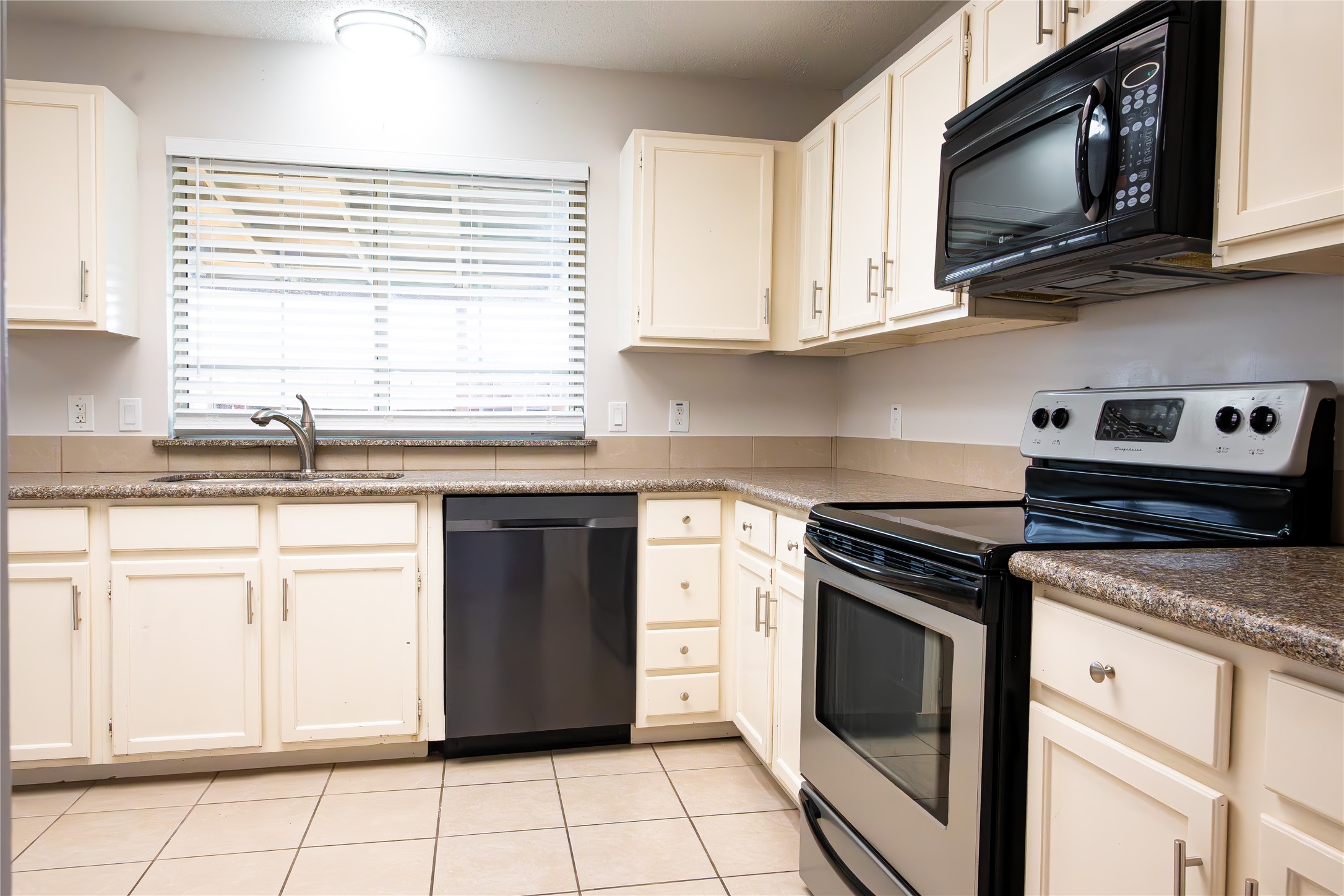 2558 Slaton Drive Grand Prairie TX 75052