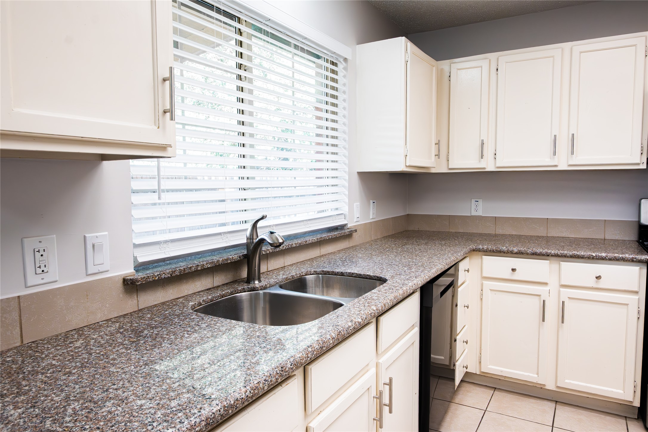 2558 Slaton Drive Grand Prairie TX 75052