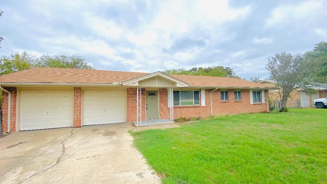 821 N Stewart Street Azle TX 76020