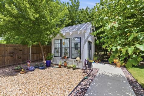 8880 Hidden Pond Street Justin TX 76247