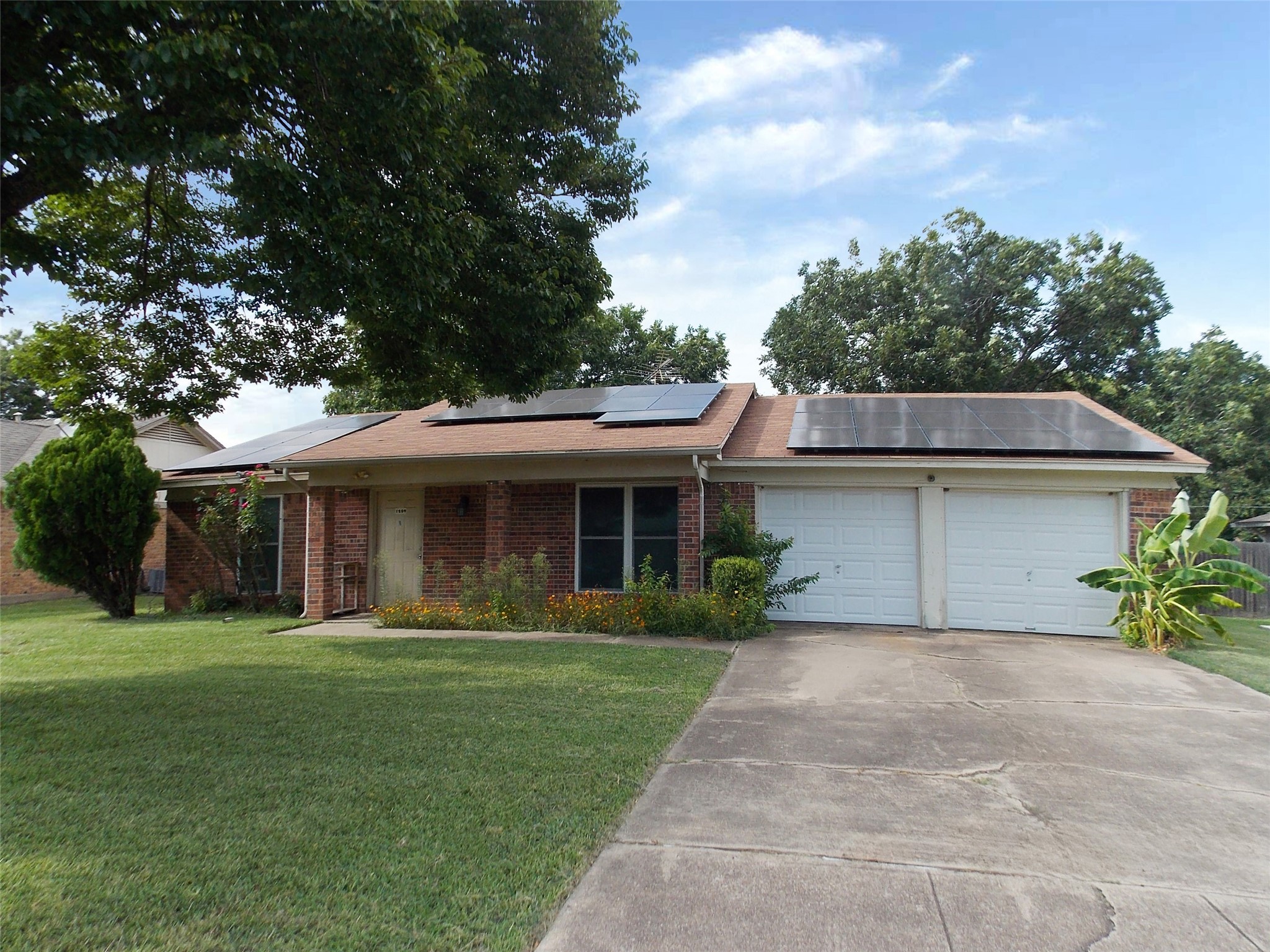 1209 Juniper Lane Benbrook TX 76126