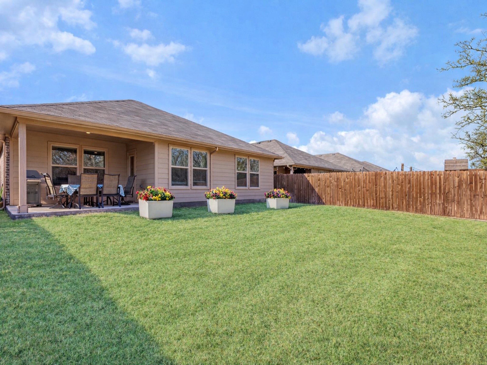 220 Abingdon Street Azle TX 76020
