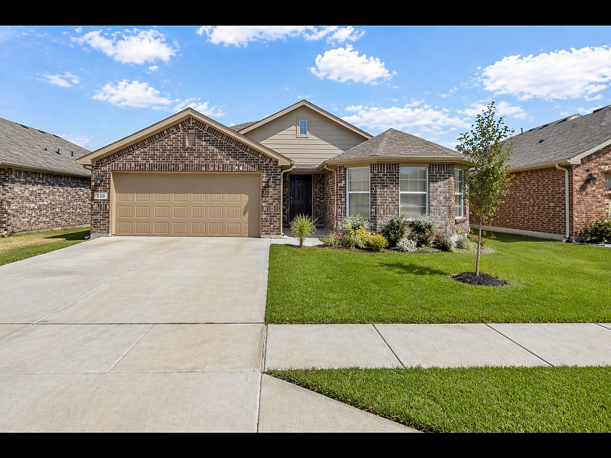 220 Abingdon Street Azle TX 76020