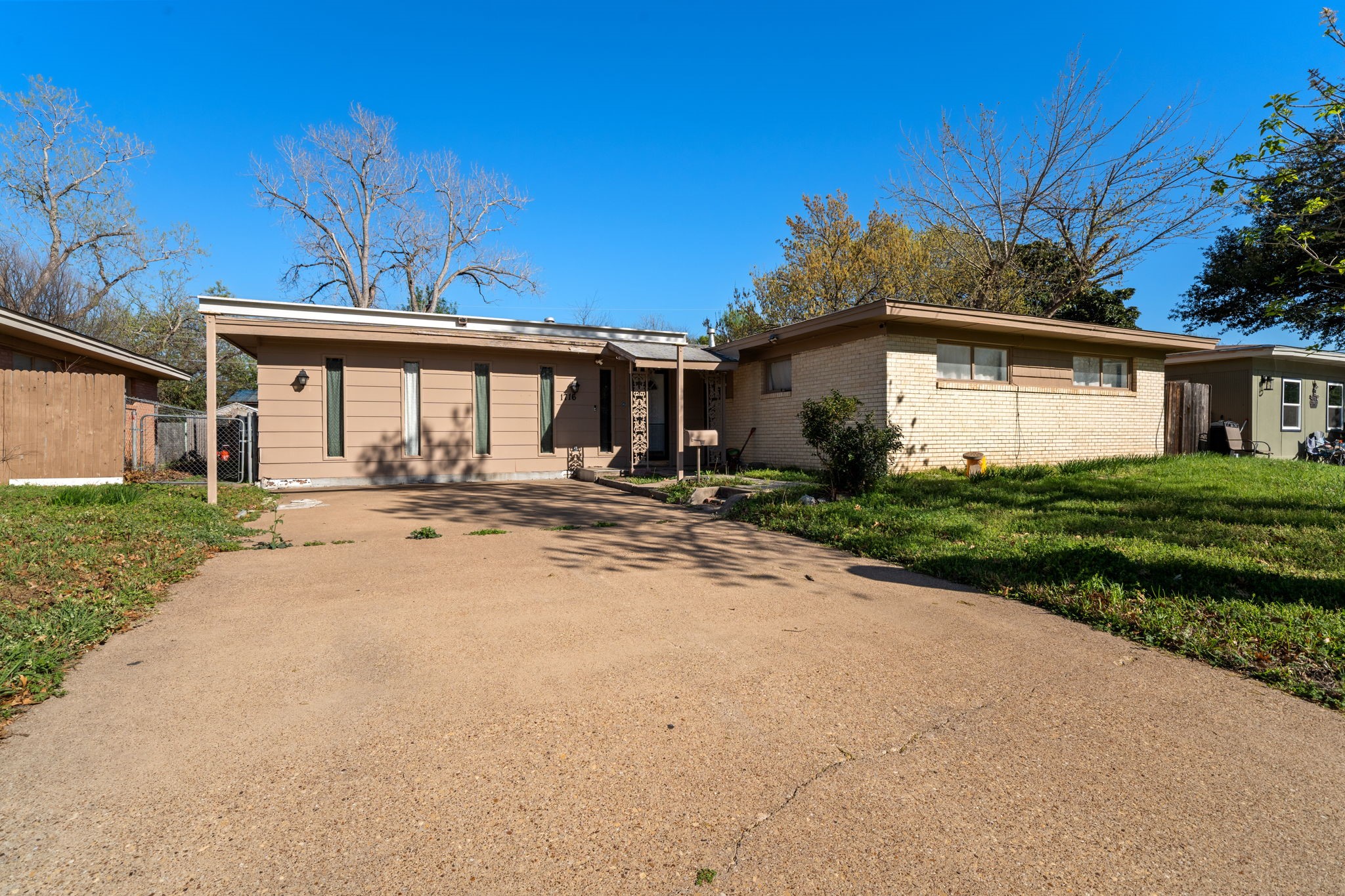1716 John Smith Drive Irving TX 75061