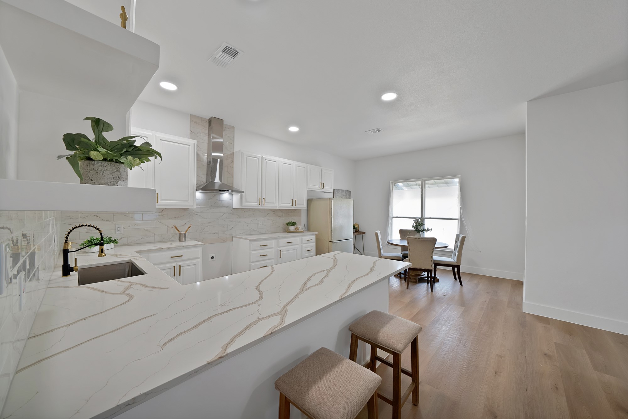 1130 E Hattie Street Fort Worth TX 76104