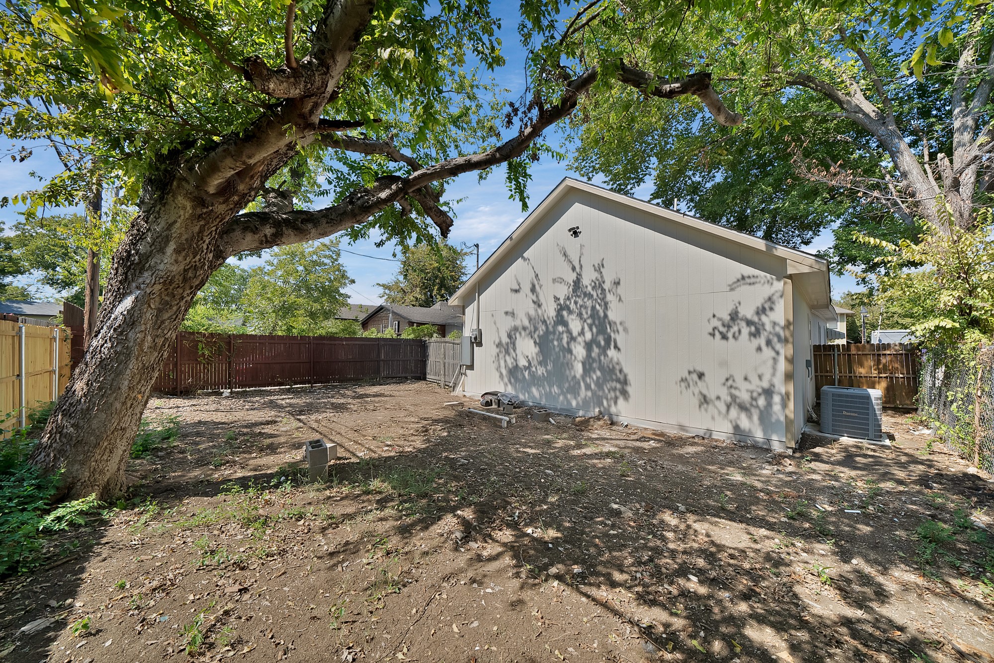 1130 E Hattie Street Fort Worth TX 76104