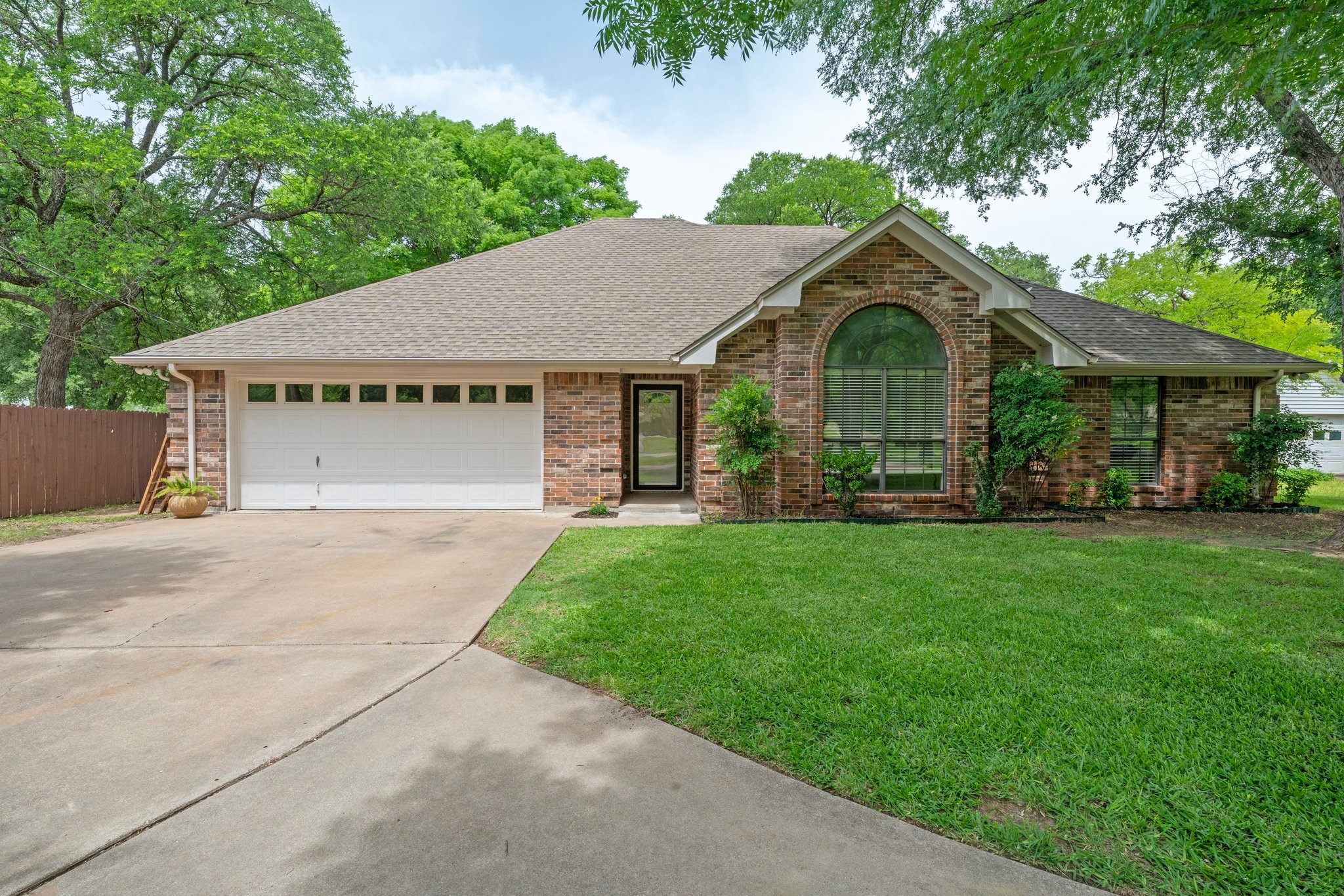 2314 Lakewood Court Granbury TX 76049