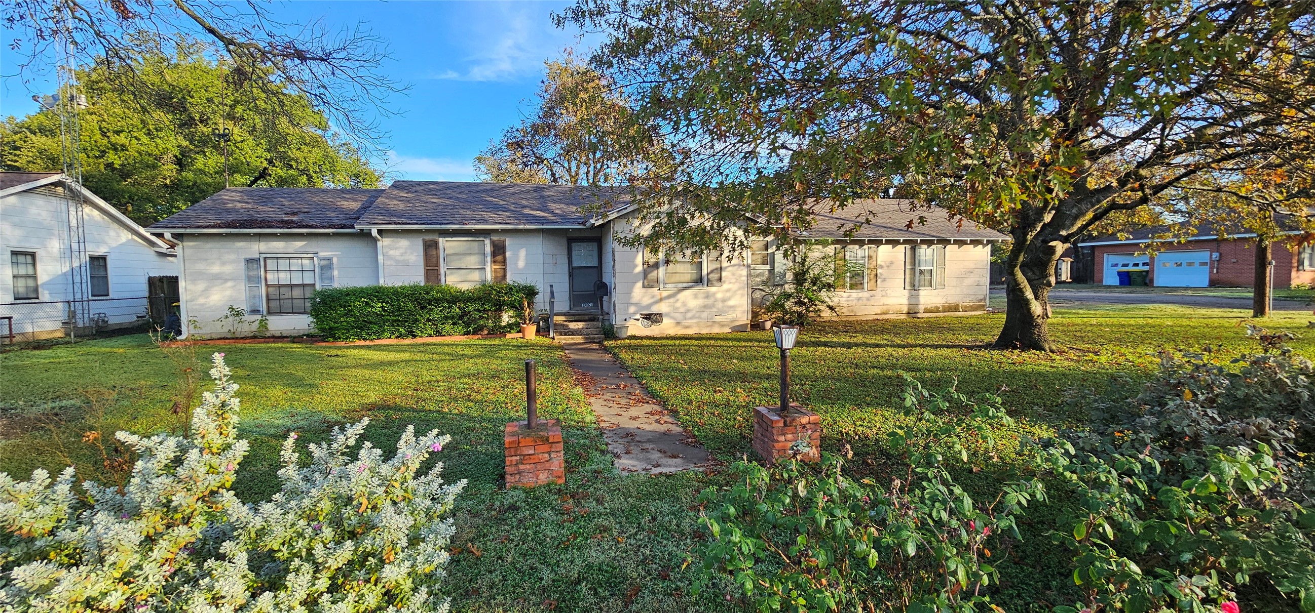 1061 E Walnut Street Hillsboro TX 76645