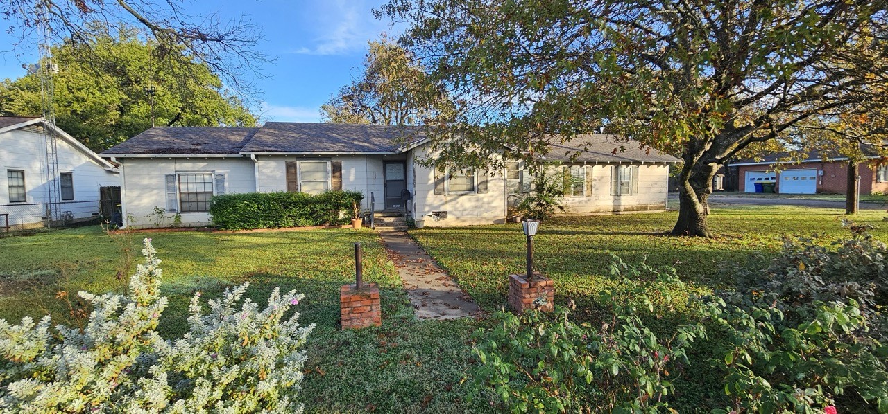 1061 E Walnut Street Hillsboro TX 76645