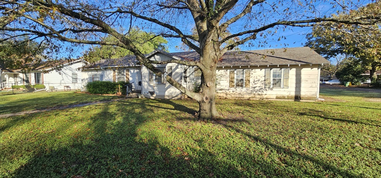 1061 E Walnut Street Hillsboro TX 76645