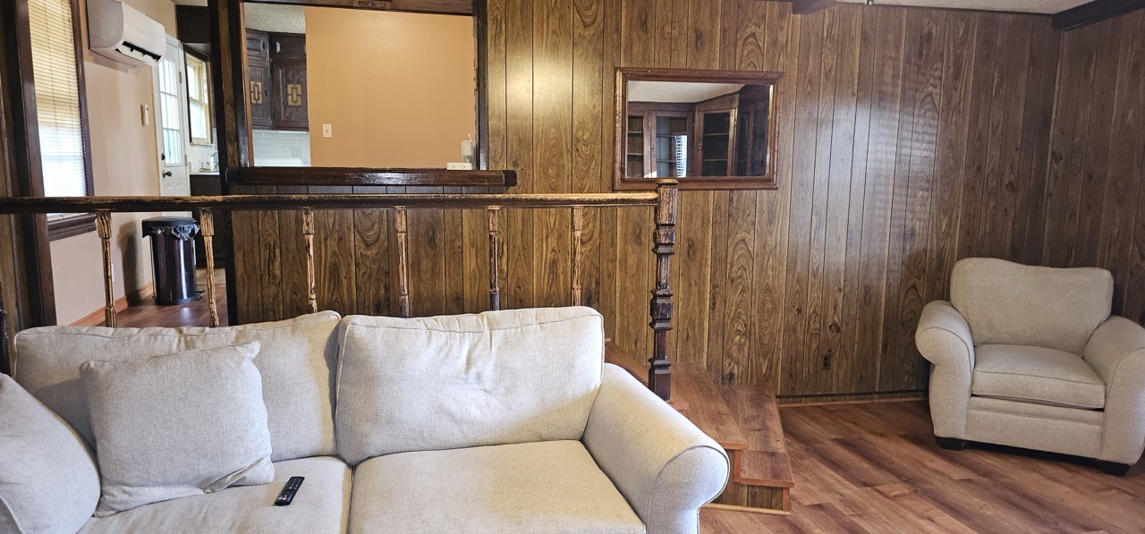 1061 E Walnut Street Hillsboro TX 76645