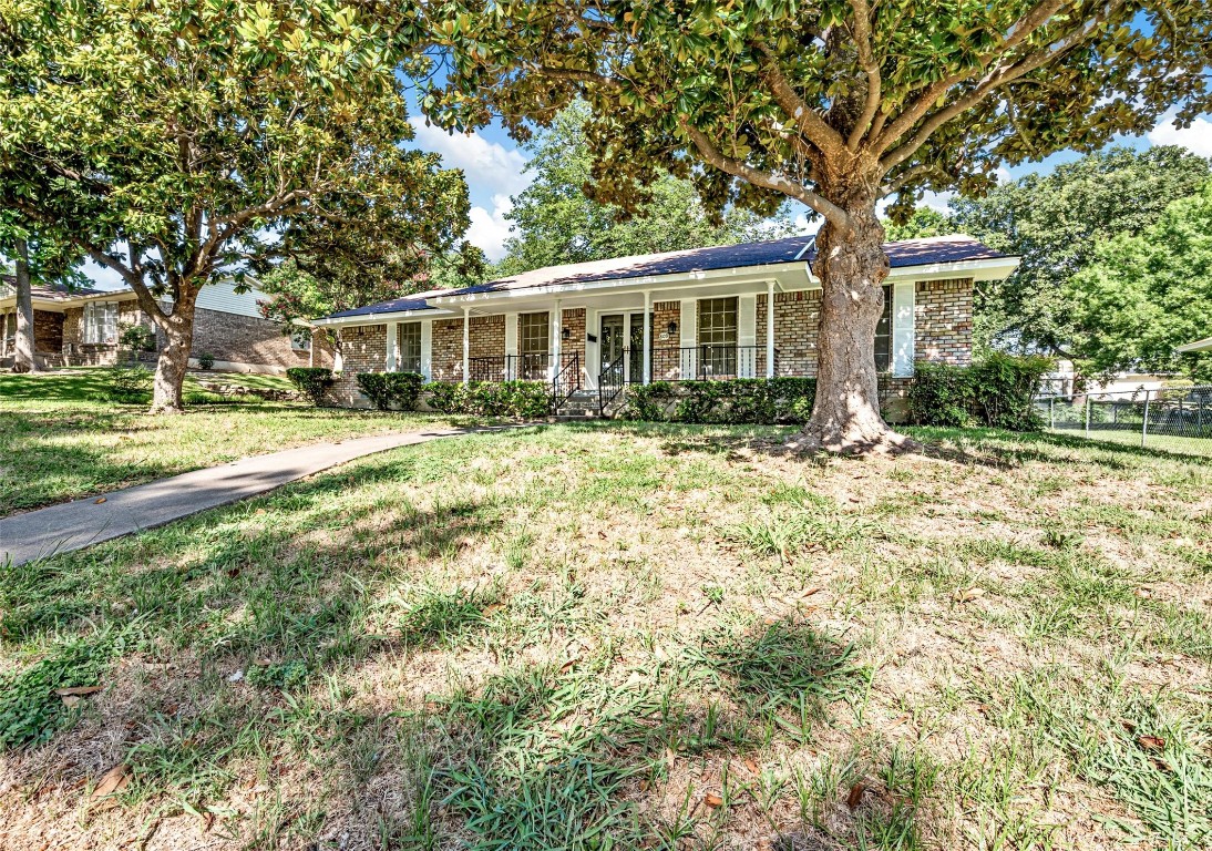 809 Misty Glen Drive Desoto TX 75115