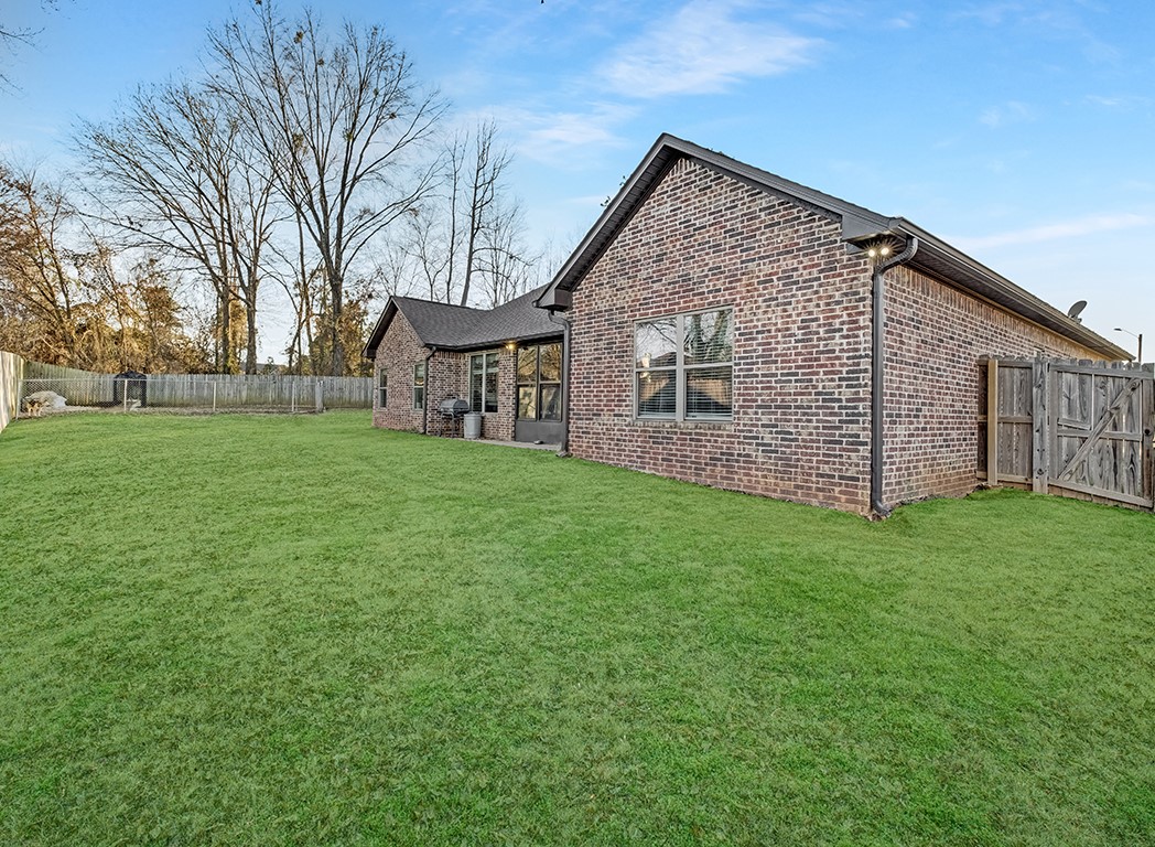 523 Mitchell Ryan Wake Village TX 75501