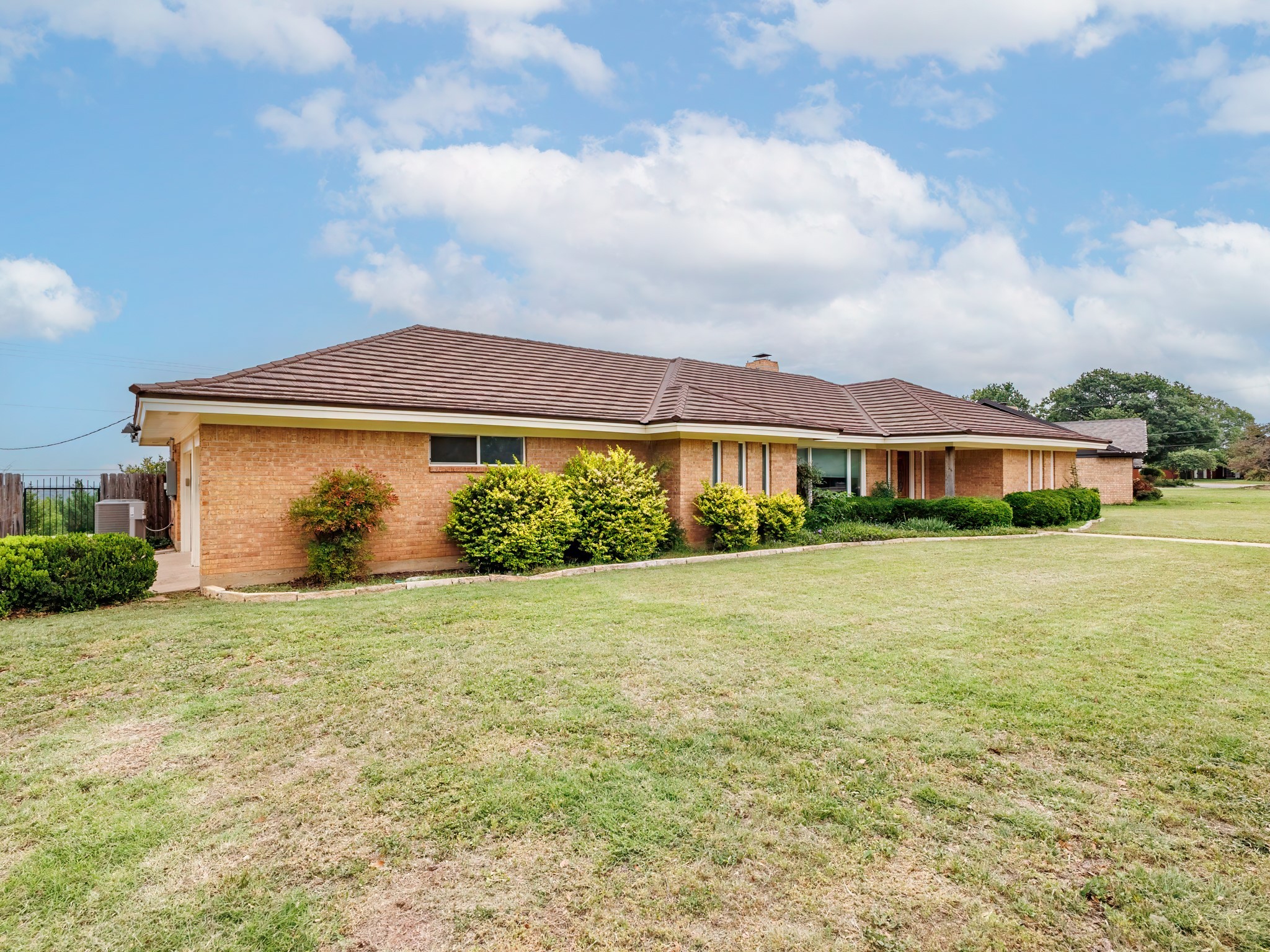 905 High Road Coleman TX 76834