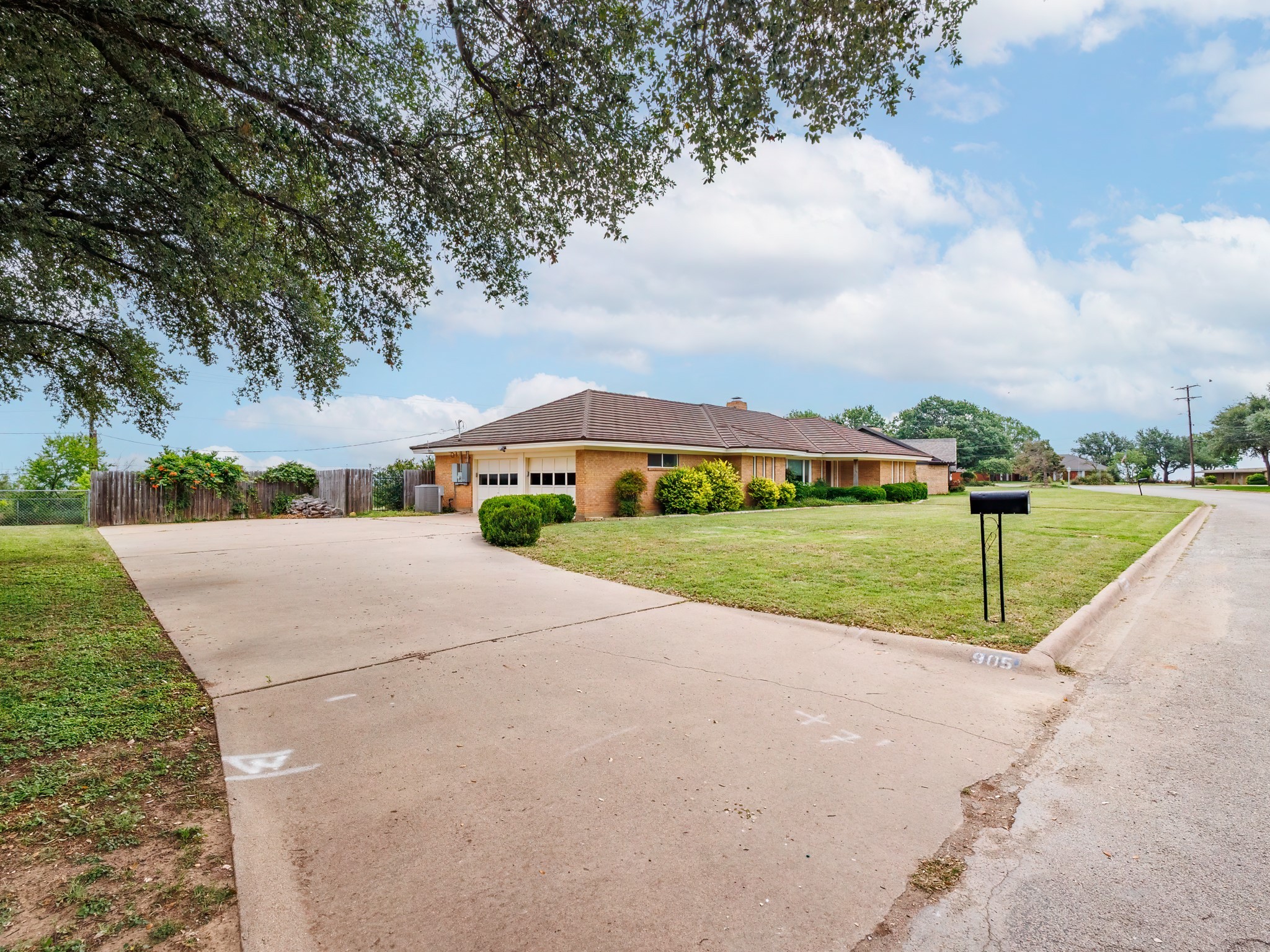 905 High Road Coleman TX 76834