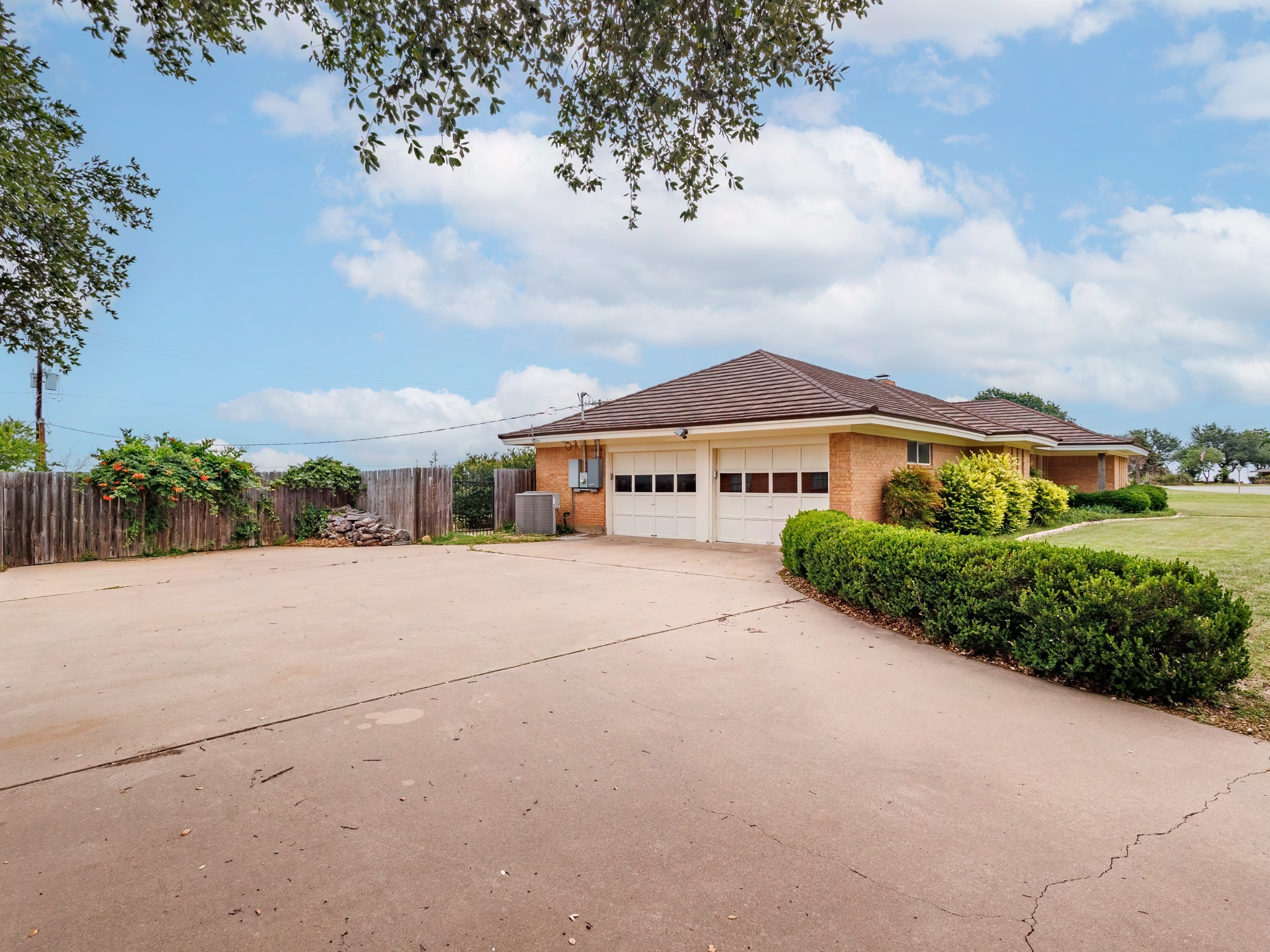 905 High Road Coleman TX 76834