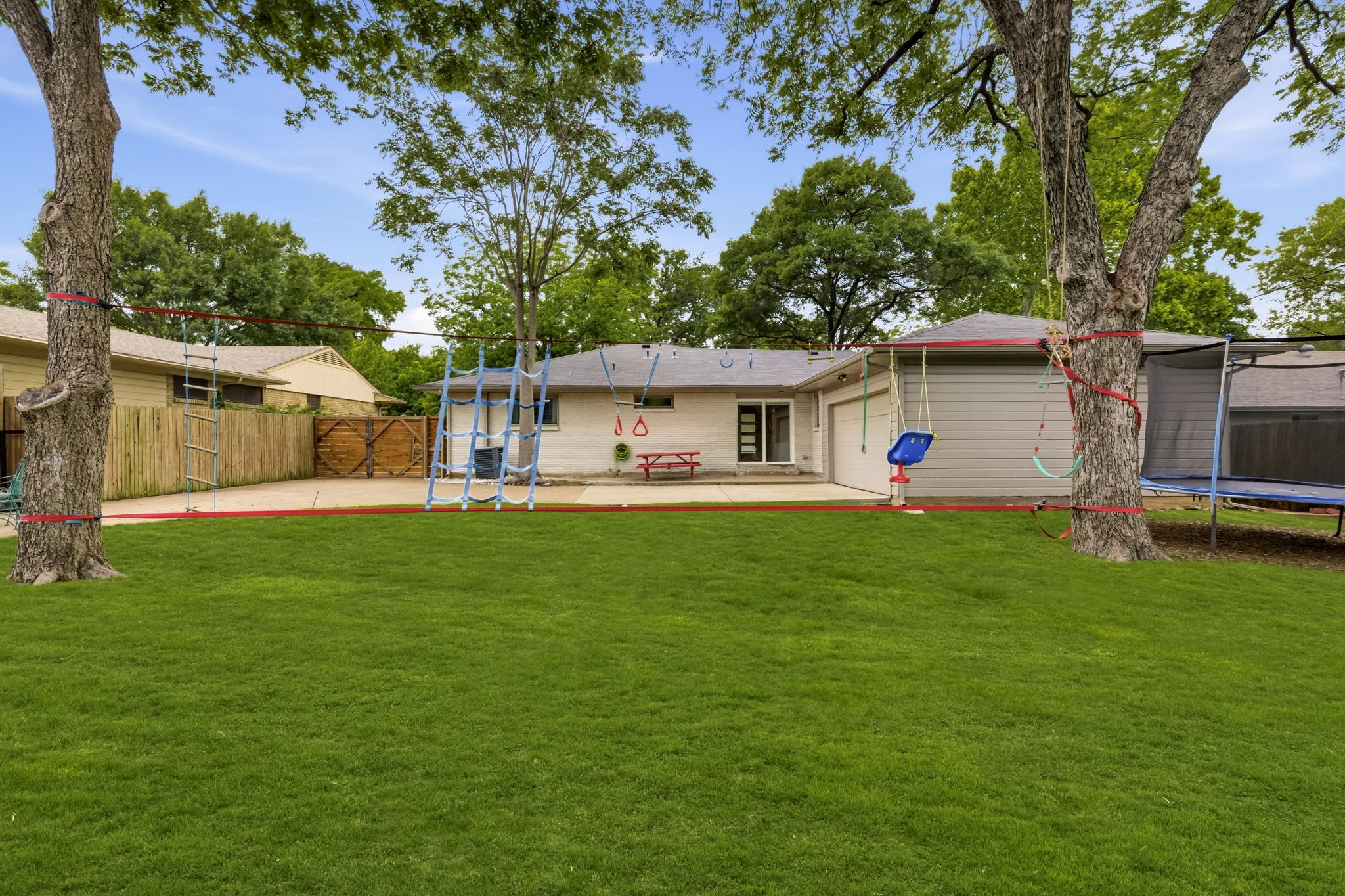 3812 Periwinkle Drive Dallas TX 75233