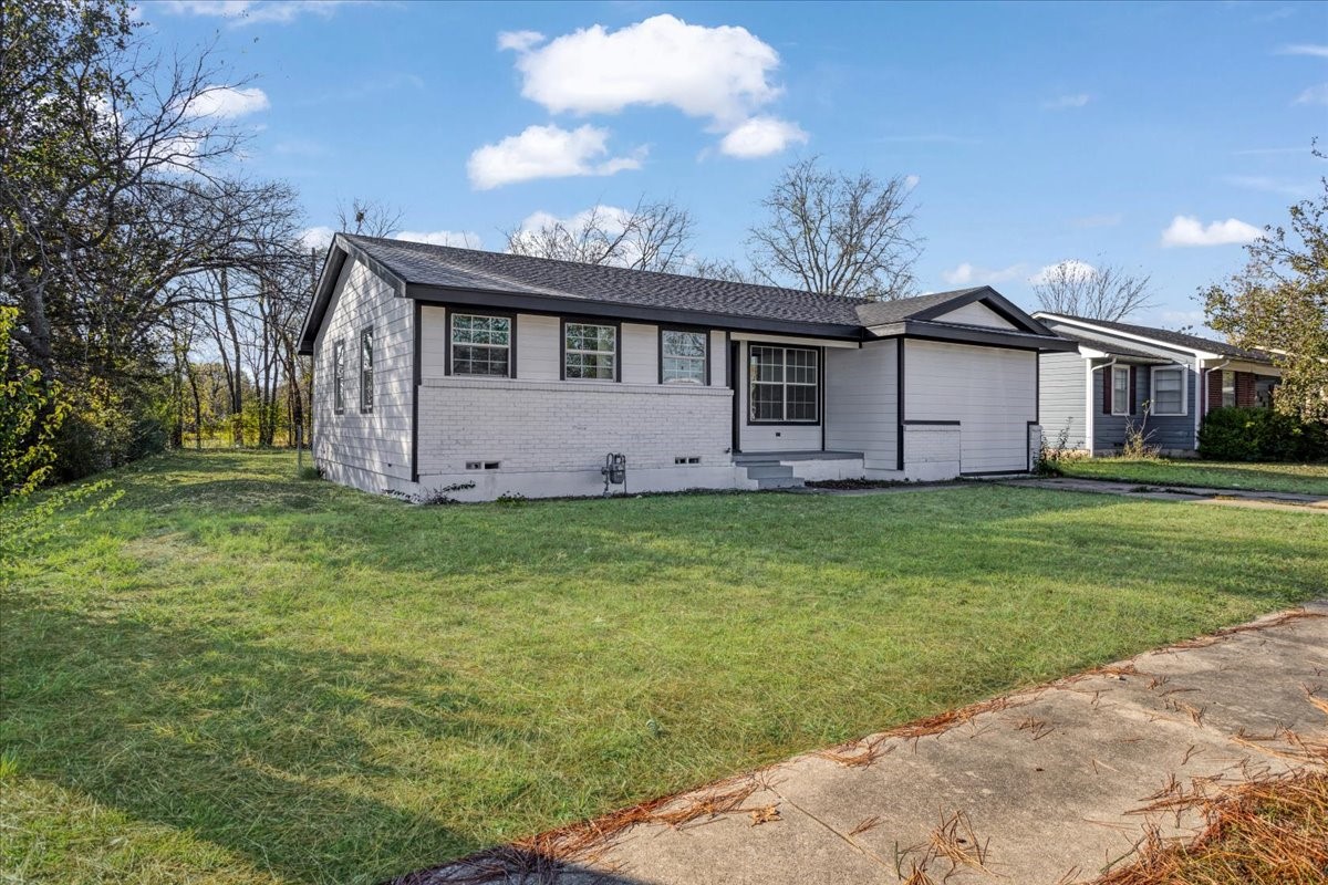 110 E Cunningham Street Bonham TX 75418
