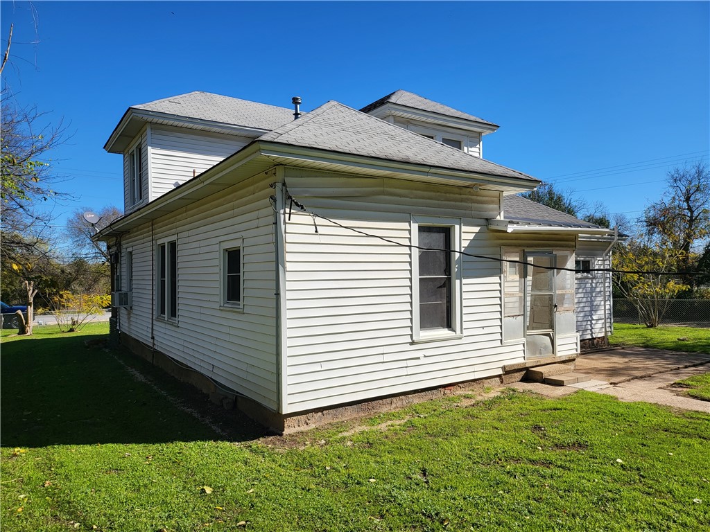 426 N Houston Street Lorena TX 76655