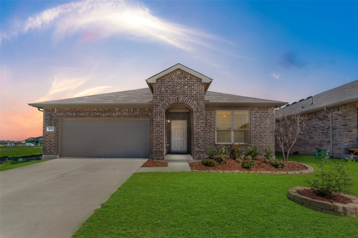 916 Ravenwood Lane Van Alstyne TX 75495