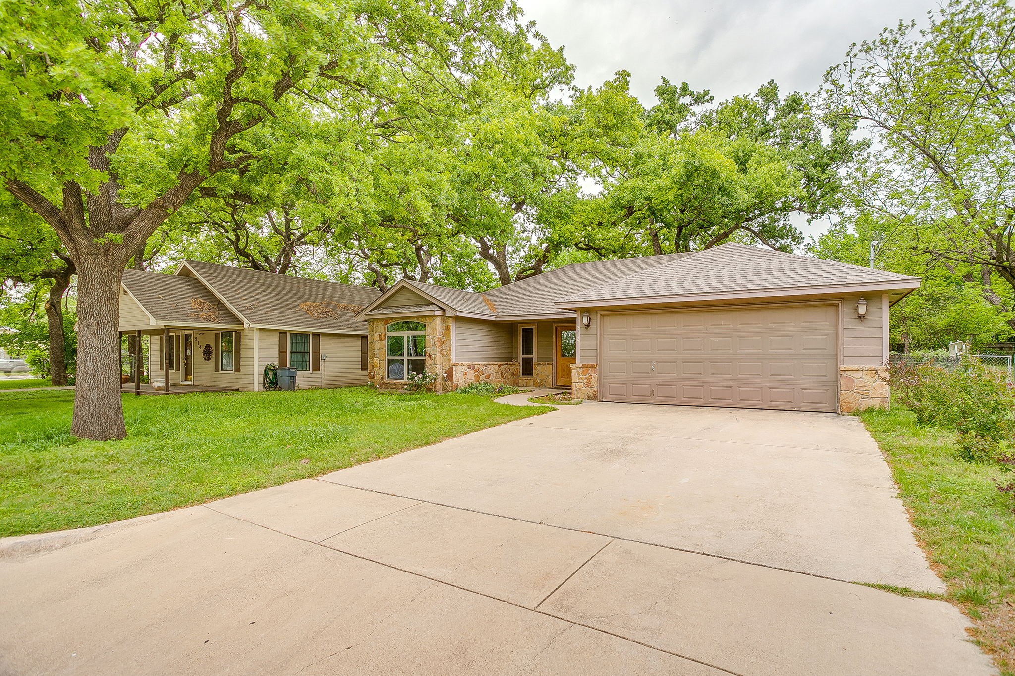 212 W 1st Street Weatherford TX 76086