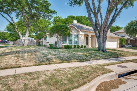4902 Oak Hollow Drive Grand Prairie TX 75052