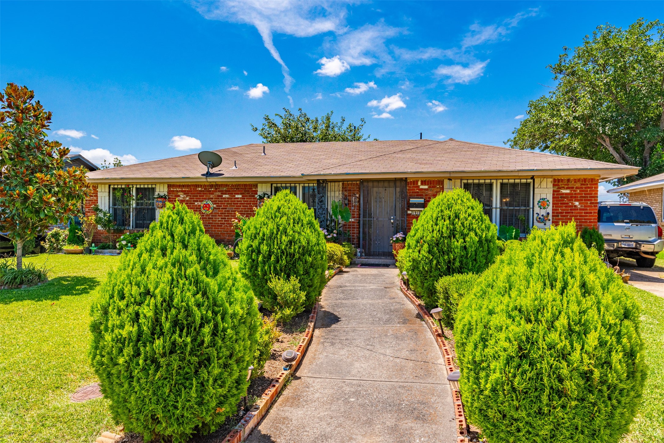 1910 Dolores Way Dallas TX 75232