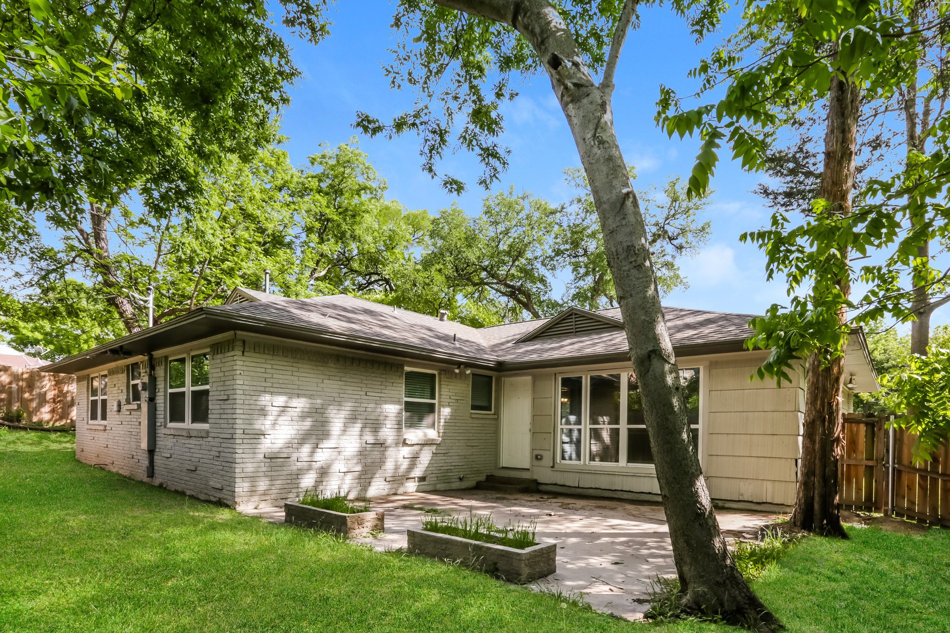 7347 Maringo Drive Dallas TX 75227