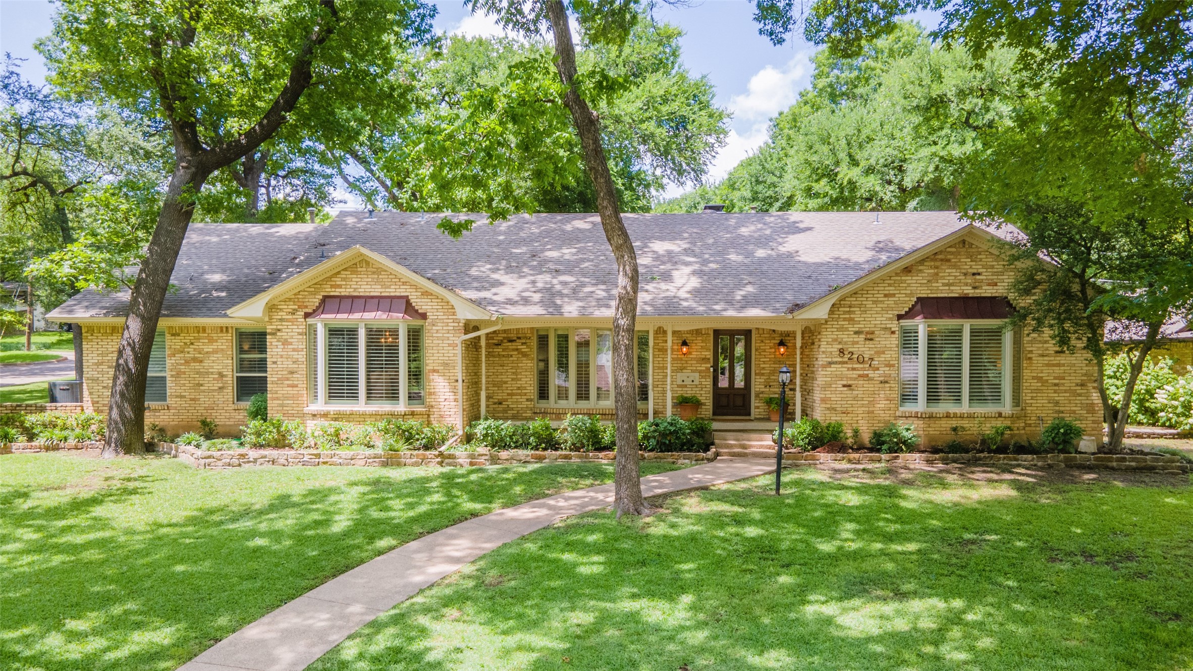 8207 San Cristobal Drive Dallas TX 75218