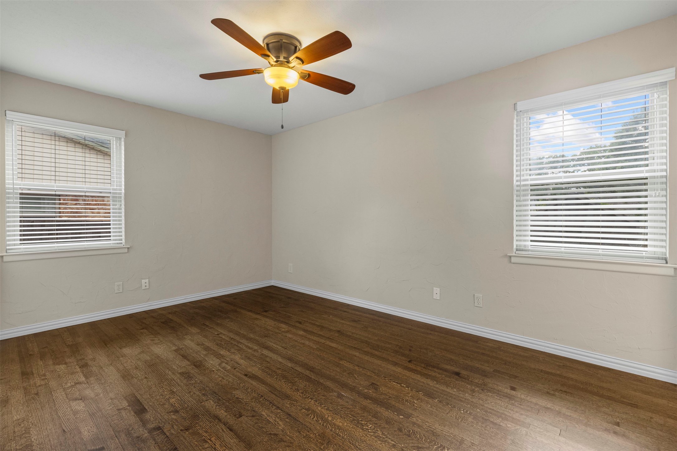 9209 Boundbrook Avenue Dallas TX 75243